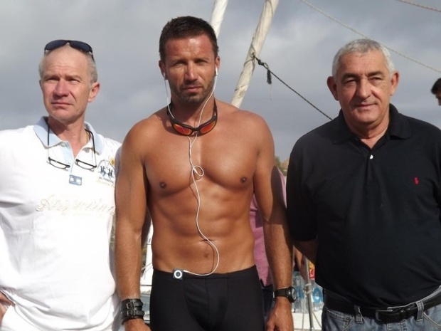 Une photo-ouvenir pour Denis Cardonne, en présence de Jean-Jo Allegrini Simonetti et Antoine Luciani, maire et adjoint au sport de L’Ile-Rousse. (Photos FD)