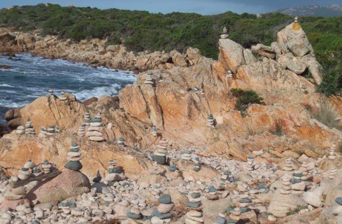 La photo du jour : Plantation de cairns aux Bruzzi