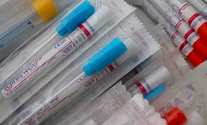 Contacts, tests, quarantaine : que faire si mon test est positif ? Contacts, tests, quarantaine : que faire si mon test est positif ?