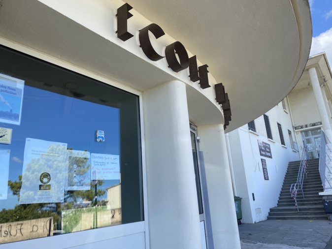 Reconfinement : les écoles et collèges doivent-ils fermer ? Les craintes des enseignants et parents corses Reconfinement : les écoles et collèges doivent-ils fermer ? Les craintes des enseignants et parents corses