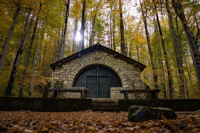 La photo du jour : la chapelle de Vizzavona aux couleurs automnales