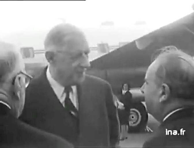 Charles De Gaulle accueilli à Poretta par Jacques Faggianelli, maire de Bastia