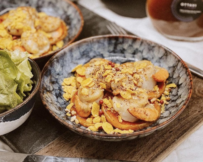 A table : Butternut rôti à l’huile d’olive, noix de Saint-Jacques poêlées… A table : Butternut rôti à l’huile d’olive, noix de Saint-Jacques poêlées…