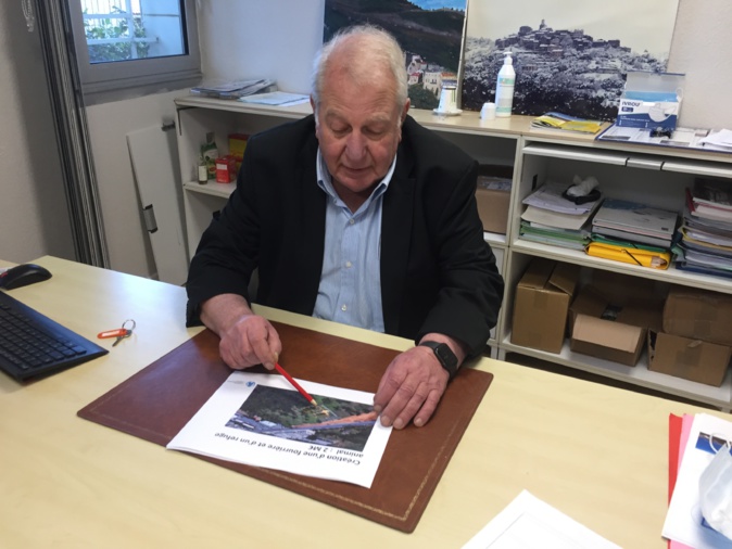 Michel Simonpietri, maire de Furiani, a présenté les plans du futur refuge pour animaux. Michel Simonpietri, maire de Furiani, a présenté les plans du futur refuge pour animaux.