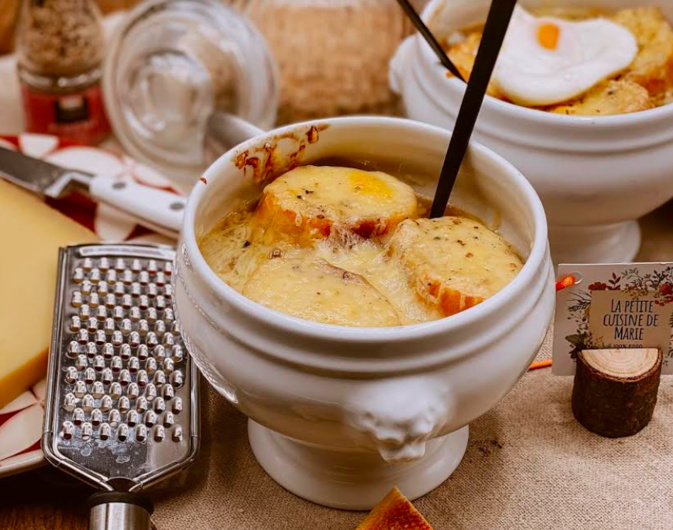 A table : la soupe a l'oignon avec… La petite cuisine de Marie A table : la soupe a l'oignon avec… La petite cuisine de Marie