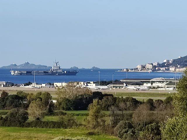 Ari Ane @pancharlesdegaulle