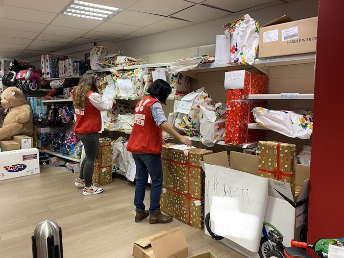 Au Jouet Club Bastia on prépare l'arrivée des clients. Au Jouet Club Bastia on prépare l'arrivée des clients.