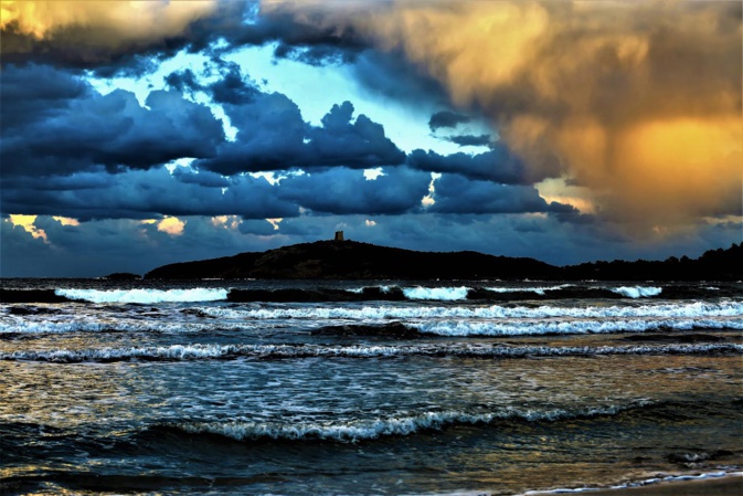 La photo du jour : la baie de Pinarello, l'île et sa tour génoise La photo du jour : la baie de Pinarello, l'île et sa tour génoise