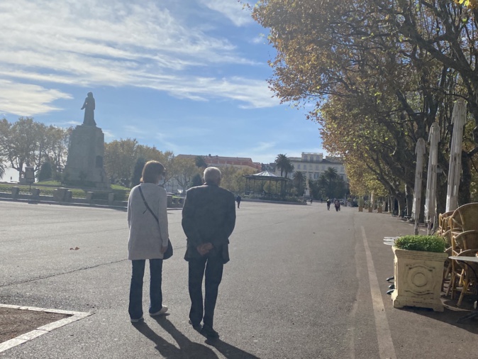 Covid-19 : l'assouplissement du confinement au 15 décembre semble compromis Covid-19 : l'assouplissement du confinement au 15 décembre semble compromis