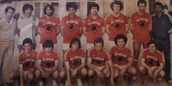 Gilles Guidicelli accroupi, (5e en partant de la gauche Gilles Guidicelli accroupi, (5e en partant de la gauche