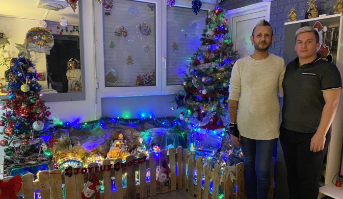 Pierre-Dominique et Marc comptent agrandir leur village de Noël dans les années à venir Pierre-Dominique et Marc comptent agrandir leur village de Noël dans les années à venir