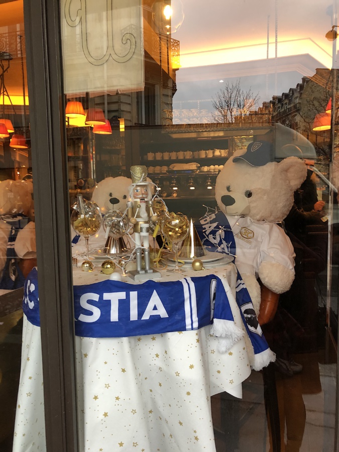 Paris : l'Elysée Saint-Honoré aux couleurs du bleu du Sporting Paris : l'Elysée Saint-Honoré aux couleurs du bleu du Sporting