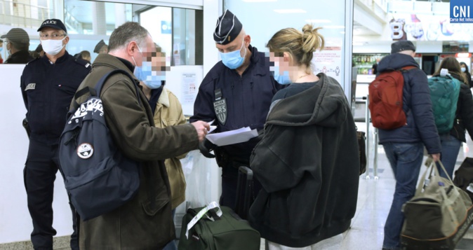 Les contrôles à l'aéroport d'Ajaccio. Photo : Michel Luccioni
