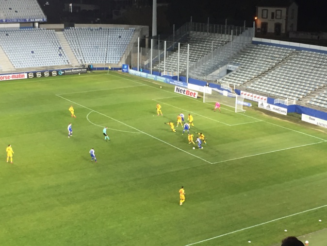 National : Le Sporting croque le leader (2-1) et reprend la tête du championnat. National : Le Sporting croque le leader (2-1) et reprend la tête du championnat.