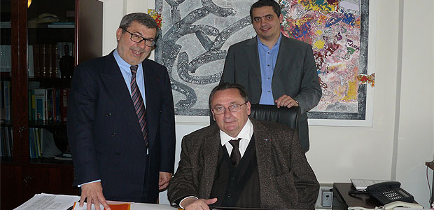 Michel Bonavita, médiateur académique à gauche, Michel Barat, recteur de l'académie de Corse au centre; et derrière lui, Jean-Luc Giocanti, directeur de cabinet du recteur.