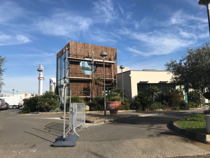 Le restaurant KFC pendant les travaux Le restaurant KFC pendant les travaux