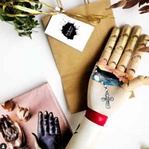 "Les Peintures 2 Candice" : sa main articulée est devenue une œuvre d’art "Les Peintures 2 Candice" : sa main articulée est devenue une œuvre d’art