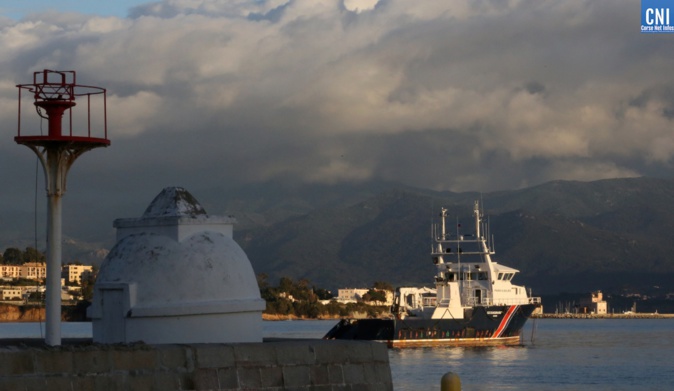 Le baliseur Îles Sanguinaires dans la baie d'Ajaccio. Photo : Michel Luccioni Le baliseur Îles Sanguinaires dans la baie d'Ajaccio. Photo : Michel Luccioni