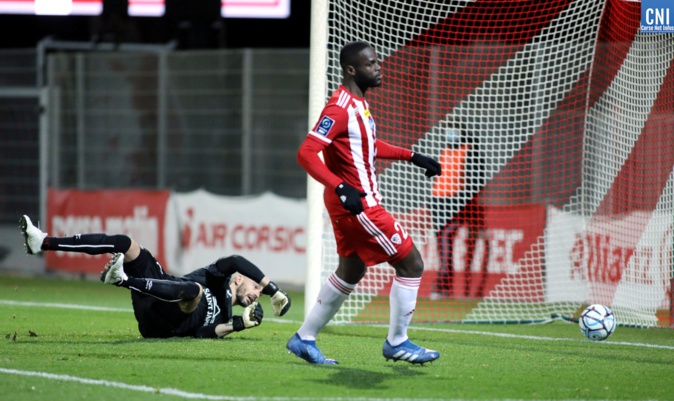 Bevic Moussiti-Oko, unique buteur de la soirée. (Photo Michel Luccioni) Bevic Moussiti-Oko, unique buteur de la soirée. (Photo Michel Luccioni)