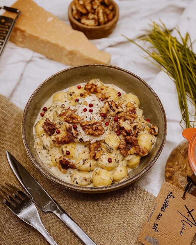 A table : gnocchis crémeux au Gorgonzola, épinards, noix et noisettes salées avec #lapetitecuisinedemarie A table : gnocchis crémeux au Gorgonzola, épinards, noix et noisettes salées avec #lapetitecuisinedemarie