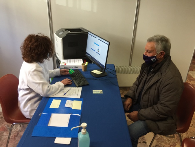 Parmi les premières personnes à se faire vacciner ce lundi, l’ancien président du SC Bastia, Michel Sorbara Parmi les premières personnes à se faire vacciner ce lundi, l’ancien président du SC Bastia, Michel Sorbara
