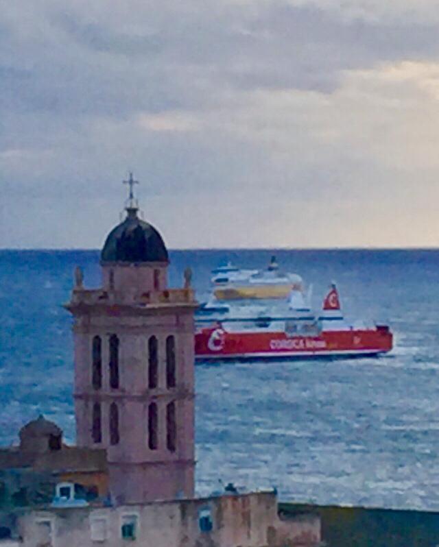 Vent violent : deux bateaux bloqués au large de Bastia