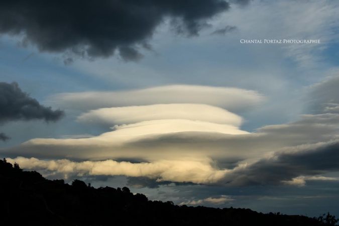 Superbes lenticulaires en fin d'après-midi à Porto-Vecchio (Photo Chantal Portaz
