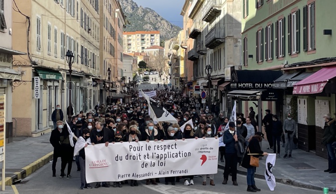 La manifestation partie d'a piazza Padoue, remontant le cours Paoli pour arriver Piazza Paoli. La manifestation partie d'a piazza Padoue, remontant le cours Paoli pour arriver Piazza Paoli.