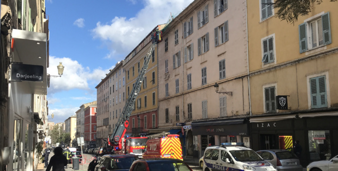 Intervention au 26 boulevard Paoli ce midi Intervention au 26 boulevard Paoli ce midi