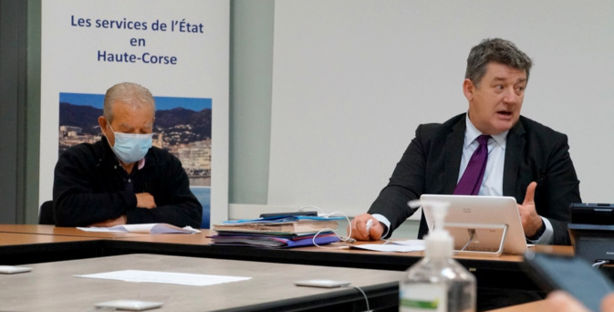 Maire et Préfet à l'issue de la réunion de commission consultative d'élus pour la DETR Maire et Préfet à l'issue de la réunion de commission consultative d'élus pour la DETR