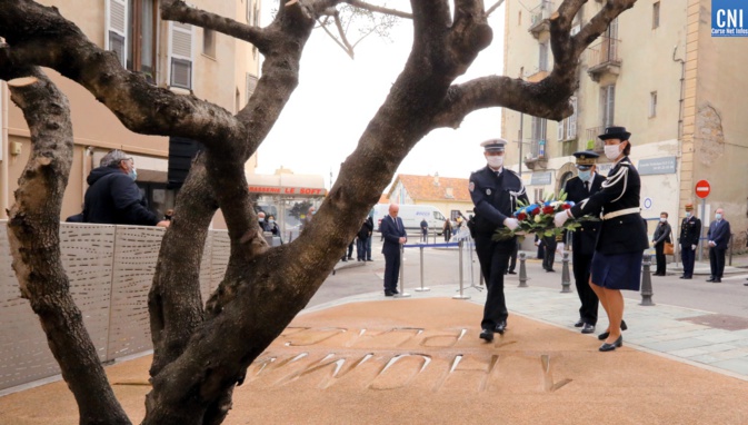 Vingt-trois ans après son assassinat, une cérémonie d'hommage au préfet Claude Érignac à Ajaccio Vingt-trois ans après son assassinat, une cérémonie d'hommage au préfet Claude Érignac à Ajaccio