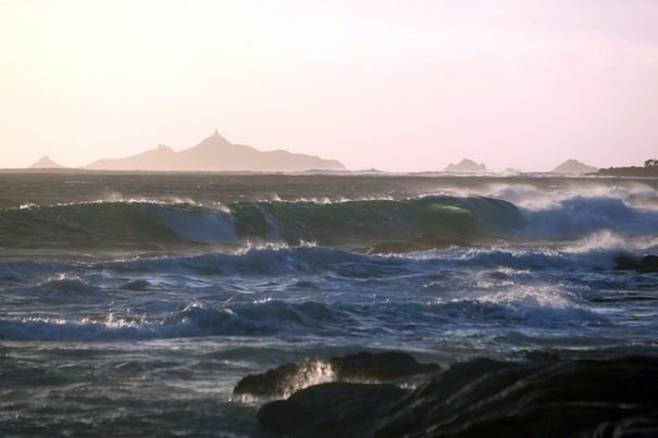 Vents forts et risque de vagues-submersion sur la Corse-du-Sud
