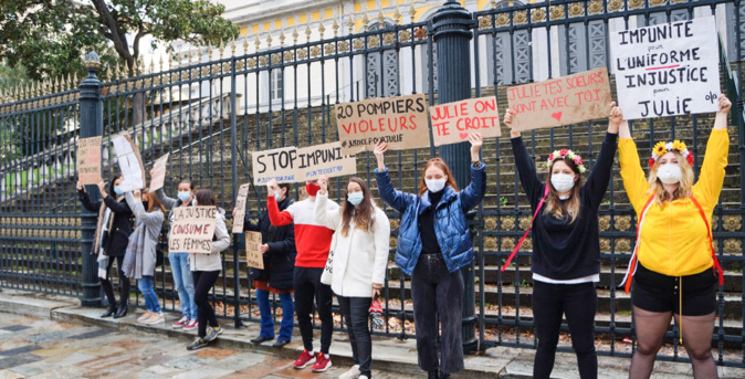La manifestation se déroule devant le Palais de Justice de Bastia La manifestation se déroule devant le Palais de Justice de Bastia