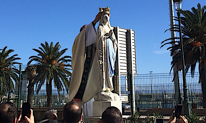 Le couronnement de la Vierge Marie par le Père Georges Nicoli