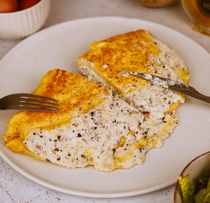 A Table : L’omelette au brocciu frais de brebis avec... la Petite Cuisine de Marie A Table : L’omelette au brocciu frais de brebis avec... la Petite Cuisine de Marie