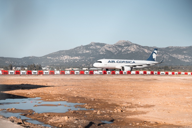 Au premier plan le parking d'aviation d'affaires (Photos Eyefinity Prod/Kevin Guizol)