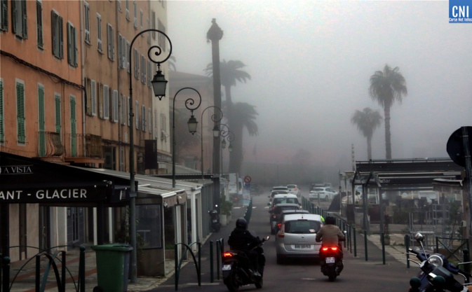 Météo, particules fines, cendres de l'Etna... Quelles sont les causes - réelles - du brouillard en Corse ?