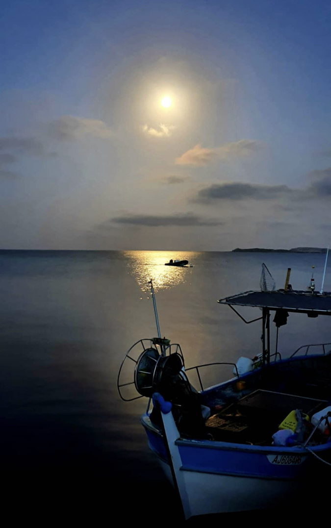 La lune sur Bonifacio plage de Piantarella