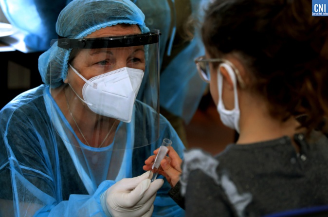 Premier jour de test salivaires en Corse. Photo Michel Luccioni Premier jour de test salivaires en Corse. Photo Michel Luccioni