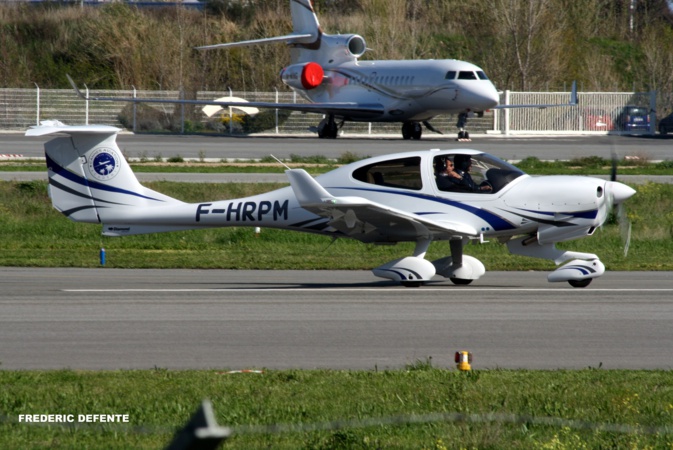 C'est un avion semblable à celui-ci qui a été contraint d'amerrir suite à ,une panne moteur C'est un avion semblable à celui-ci qui a été contraint d'amerrir suite à ,une panne moteur