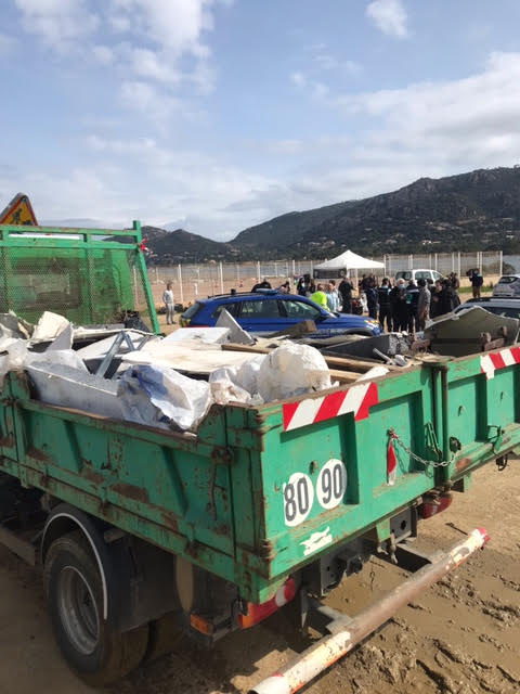 Porto-Vecchio : 3 camions-bennes de déchets recueillis à l'embouchure du Stabiacciu avec  Global Earth Keeper