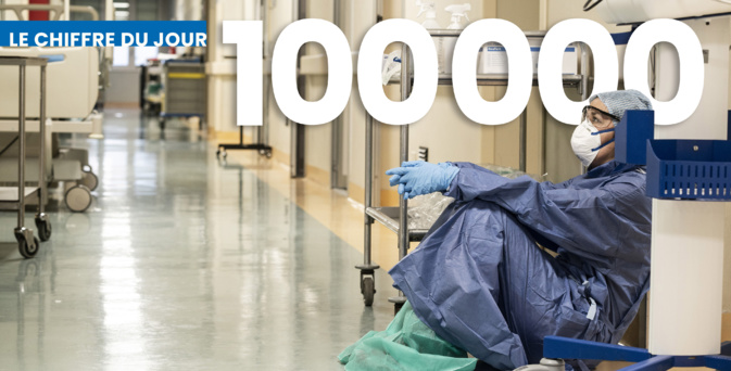 Une infirmière épuisée de l'hôpital San Salvatore, à Pesaro en Italie © A. Giuliani Une infirmière épuisée de l'hôpital San Salvatore, à Pesaro en Italie © A. Giuliani