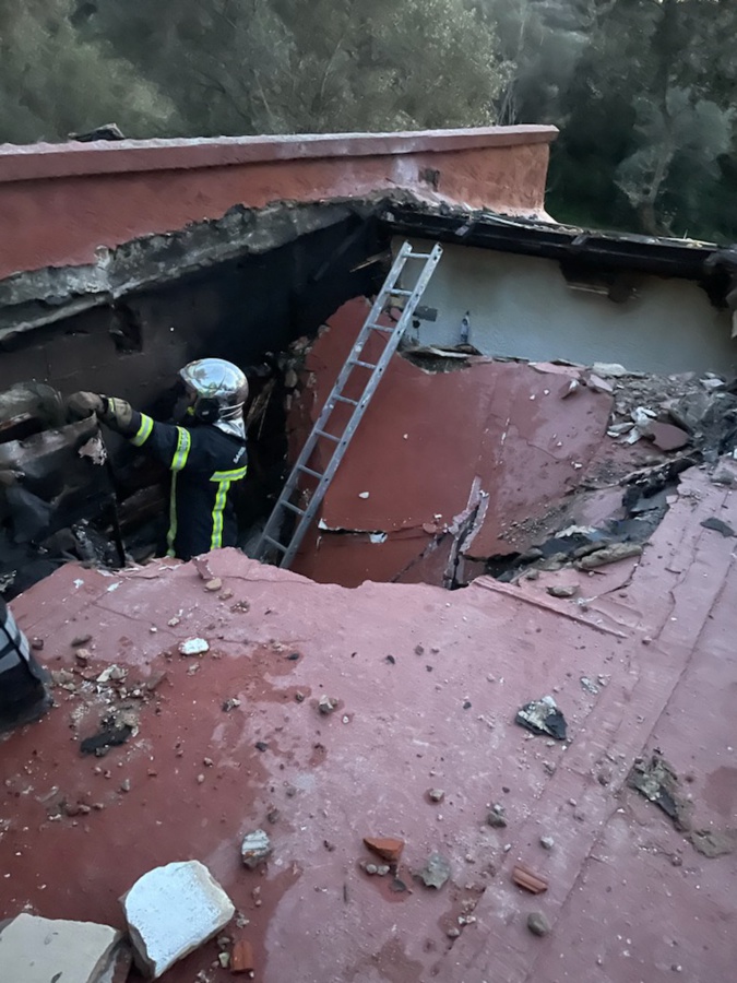 Un feu de toiture dans une maison à Lumio Un feu de toiture dans une maison à Lumio