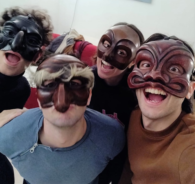 Quatre acteurs de la compagnie «Trisetmas» jouent la commedia dell’arte dans les écoles de Bastia