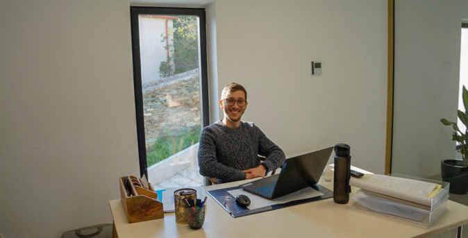 Vincent Colonna dans son bureau, au cœur du coworking La Chapelle Vincent Colonna dans son bureau, au cœur du coworking La Chapelle