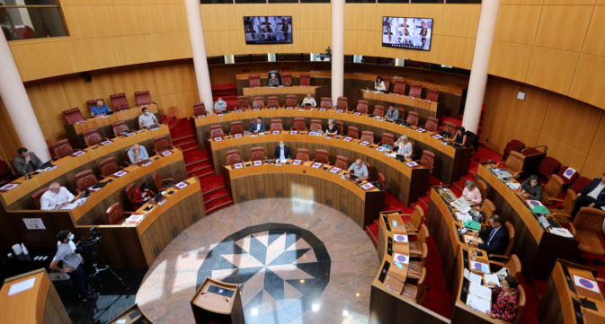 L'hémicycle de l'Assemblée de Corse clairsemé pour cause de pandémie COVID. Photo Michel Luccioni.