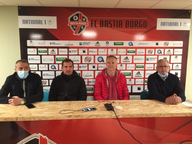 Albert Cartier, en rouge, nouvel entraineur du FCBB Albert Cartier, en rouge, nouvel entraineur du FCBB