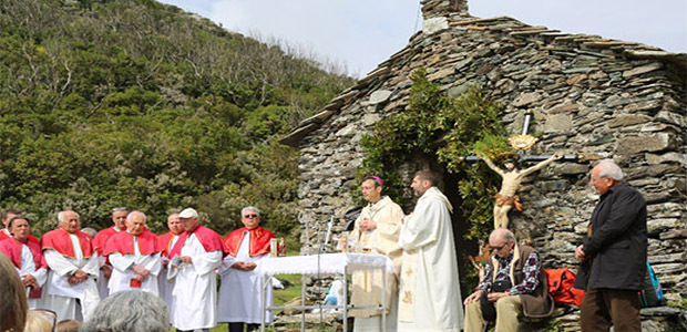 Pèlerinage sur le toit du Cap Corse avec l'évêque : Le diaporama