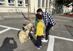 Lors des activités de motricité avec les enfants. Lors des activités de motricité avec les enfants.