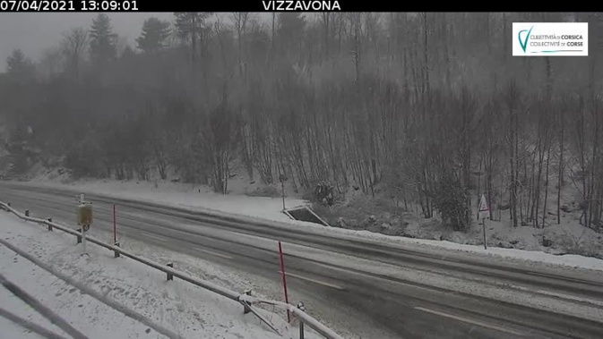 Au col de Vizzavona les équipements spéciaux obligatoires pour tous les véhicules. Circulation interdite aux véhicules articulés.